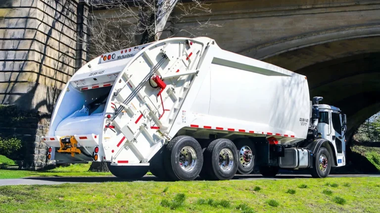 What are the Rear Loader Garbage Truck Specifications?