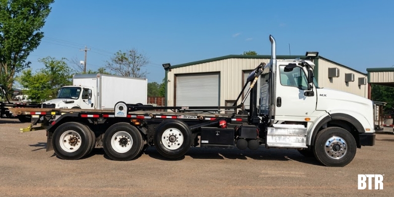 Why Many Fleets Choose to Rent Roll-Off Trucks