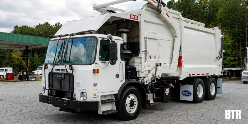Should You Rent or Buy a Heil Front Loader