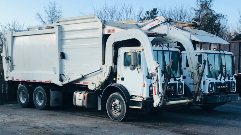 5 Garbage Truck Safety Tips to Implement Right Now