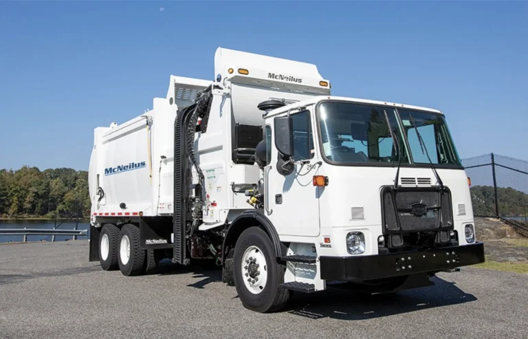 Big Truck Rental Purchases McNeilus Zero-Radius Side Loader With Cart-Recognition Technology