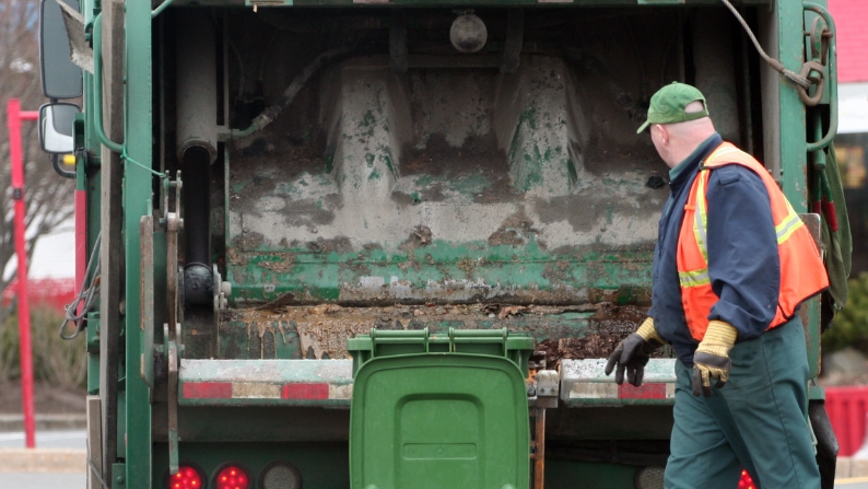 How Garbage Trucks Improve Efficiency and Reduce Pollution?