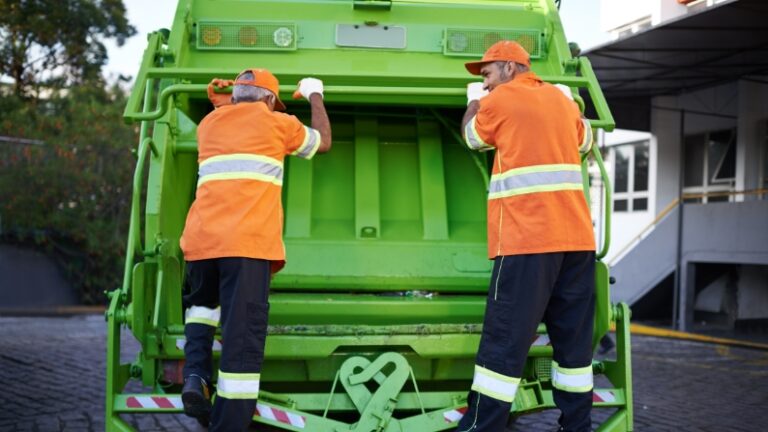 How Garbage Trucks Work?