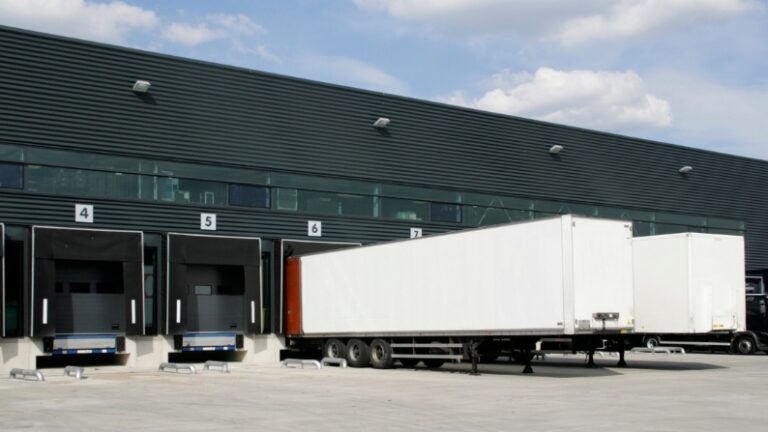 How Yard Trucks Reduce Downtime in Logistics Operations?