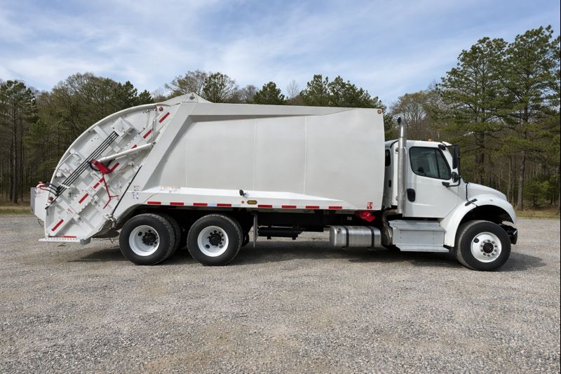2024 Freightliner M2 106 McNeilus 2511: HD 25yd Rear Loader 25 Yd Cummins L9 Rear Loader