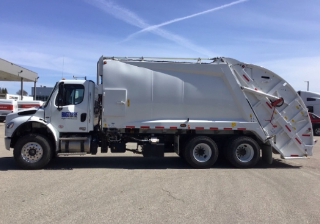 2024 Freightliner M2 106 McNeilus 2516: 3.5HD 25yd Rear Loader 25 Yd Cummins L9 Rear Loader