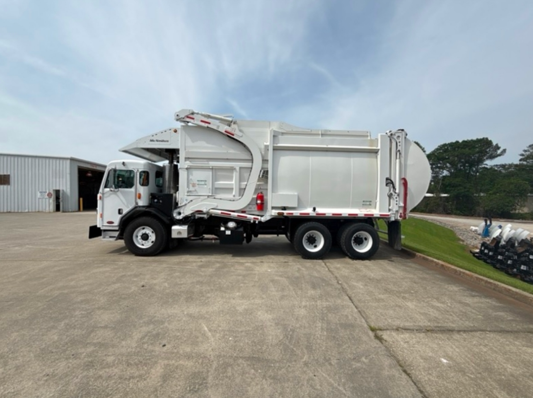 2023 Peterbilt 520 McNeilus 4029: Atlantic Front Loader 40 Yd Paccar MX-11 Front Loader