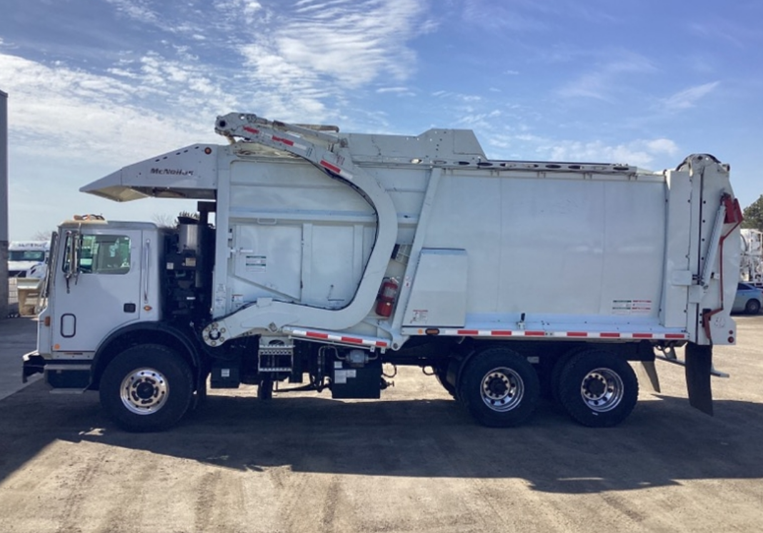 2023 Mack Terrapro 64R McNeilus Meridian 40 Yd Mack MP7 Front Loader