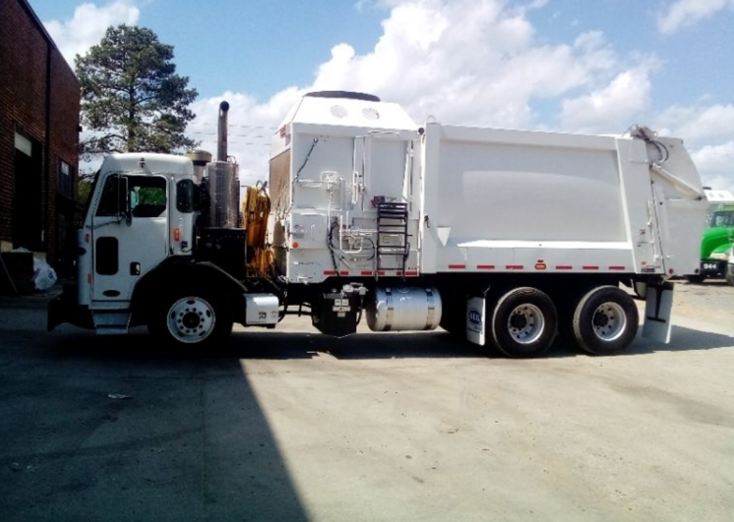 2023 Peterbilt 520 Heil DuraPack Python 28 Yd Paccar MX-11 Side Loader