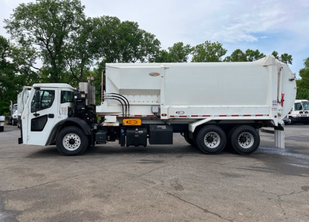 2023 Mack LR 64R Labrie Automizer 31 Yd Mack MP7 Side Loader