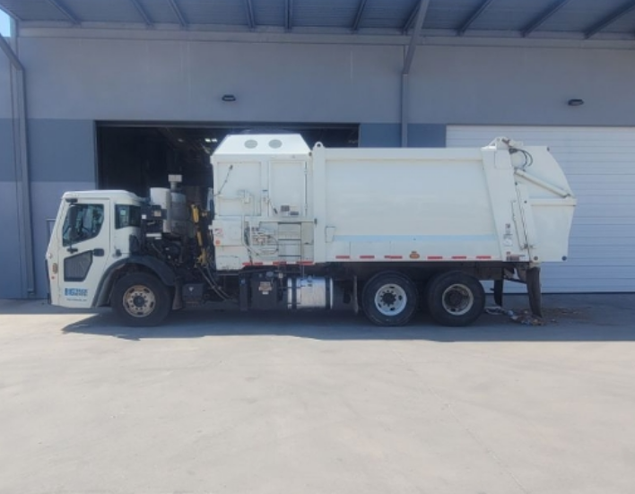 2024 Mack LR 64R Heil DuraPack Python 28 Yd Mack MP7 Side Loader