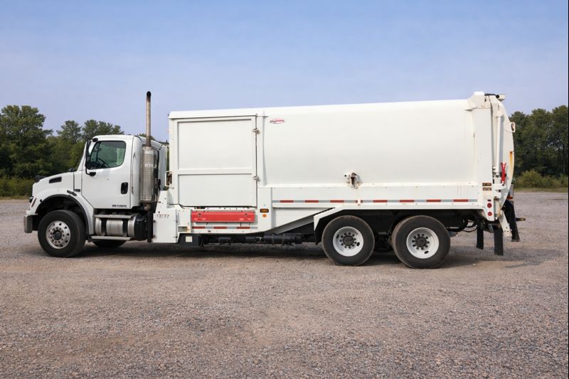 2022 Freightliner M2 106 Labrie Expert - Split Body 29 Yd Cummins L9 Side Loader