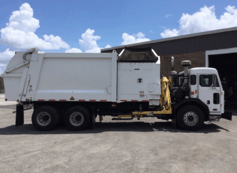 2022 Peterbilt 520 Heil DuraPack Python 28 Yd Paccar MX-11 Side Loader