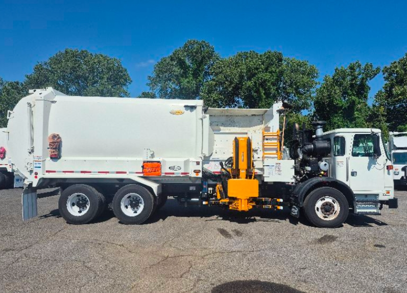 2023 Autocar ACX64 Labrie Automizer 31 Yd Cummins X12 Side Loader