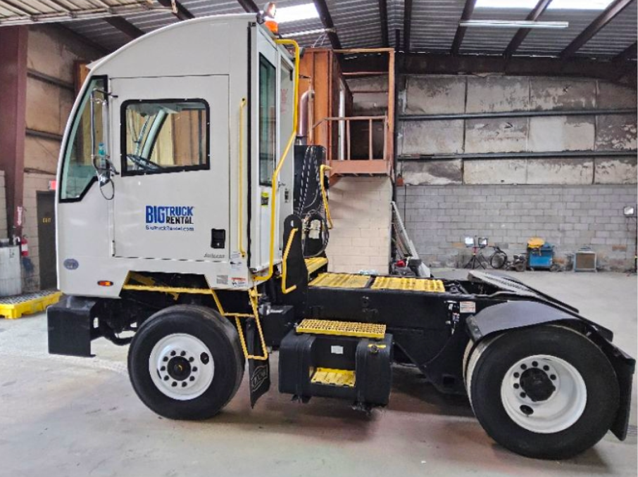 2022 Autocar ACTT42 Autocar ACTT42 N/A Cummins B6.7 Terminal Tractor