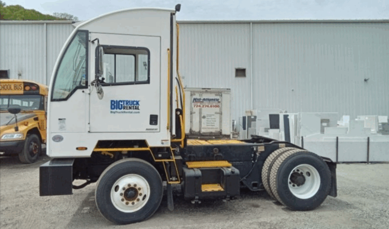 2022 Autocar ACTT42 Autocar ACTT42 N/A Cummins B6.7 Terminal Tractor