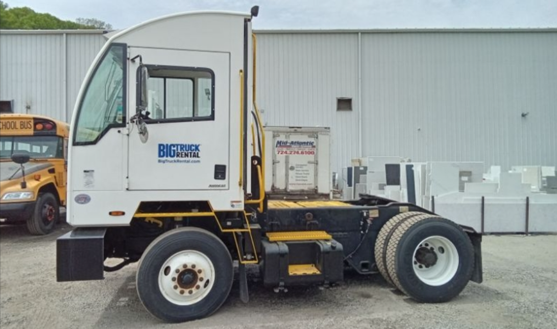 2022 Autocar ACTT42 Autocar ACTT42 N/A Cummins B6.7 Terminal Tractor