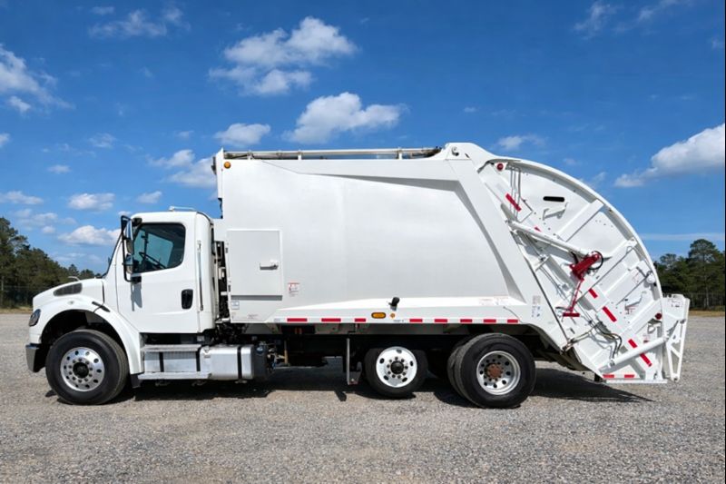 2023 Freightliner M2 106 McNeilus 2010: 20 yd Rear Loader 20 Yd Cummins L9 Rear Loader