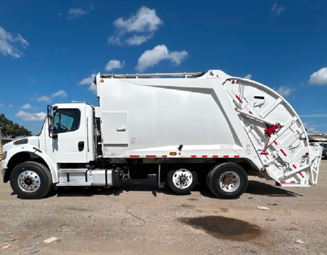 2023 Freightliner M2 106 McNeilus 2010: 20 yd Rear Loader 20 Yd Cummins L9 Rear Loader