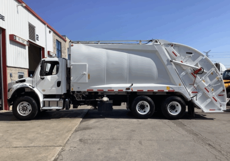 2023 Freightliner M2 106 McNeilus 2516: 3.5HD 25yd Rear Loader 25 Yd Cummins L9 Rear Loader