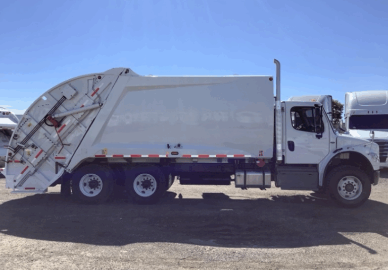 2023 Freightliner M2 106 McNeilus 2516: 3.5HD 25yd Rear Loader 25 Yd Cummins L9 Rear Loader