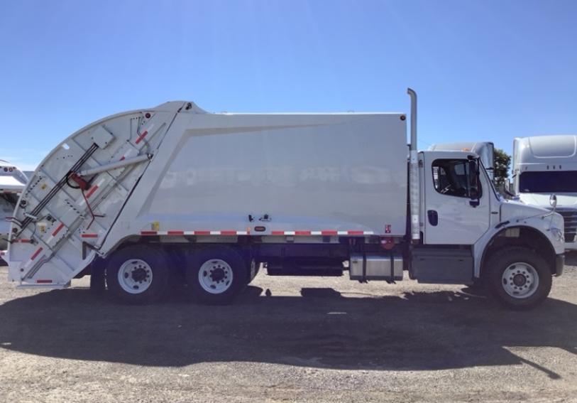 2023 Freightliner M2 106 McNeilus 2516: 3.5HD 25yd Rear Loader 25 Yd Cummins L9 Rear Loader