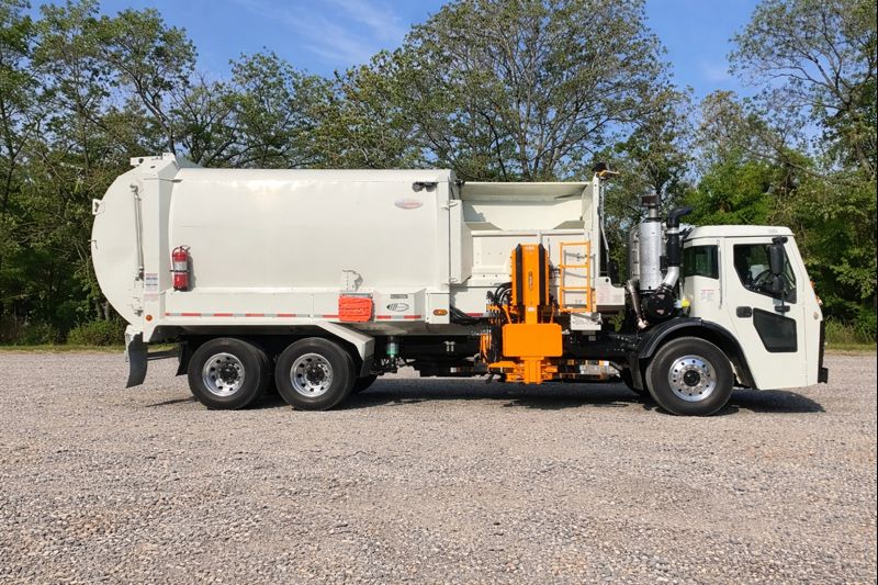 2023 Mack LR 64R Labrie Automizer 31 Yd Mack MP7 Side Loader