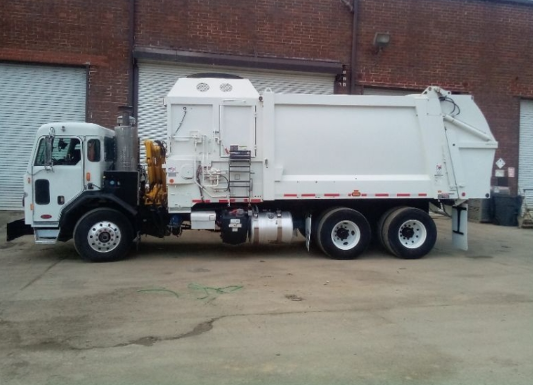 2023 Peterbilt 520 Heil DuraPack Python 28 Yd Paccar MX-11 Side Loader