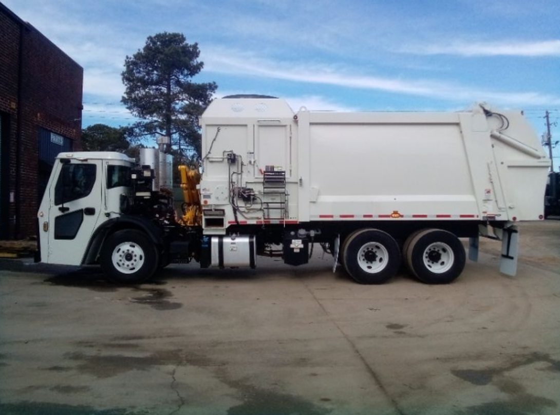 2024 Mack LR 64R Heil DuraPack Python 28 Yds Mack MP7 Side Loader