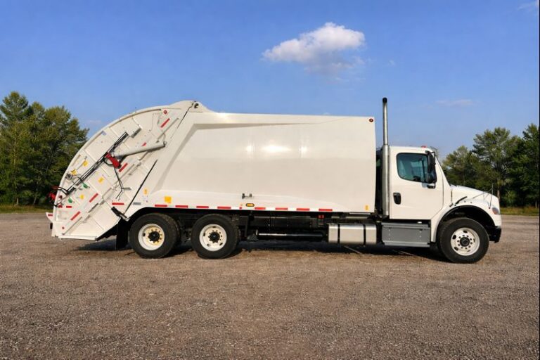 2023 Freightliner M2 106 McNeilus 2516: 3.5HD 25yd Rear Loader 25 Yd Cummins L9 Rear Loader