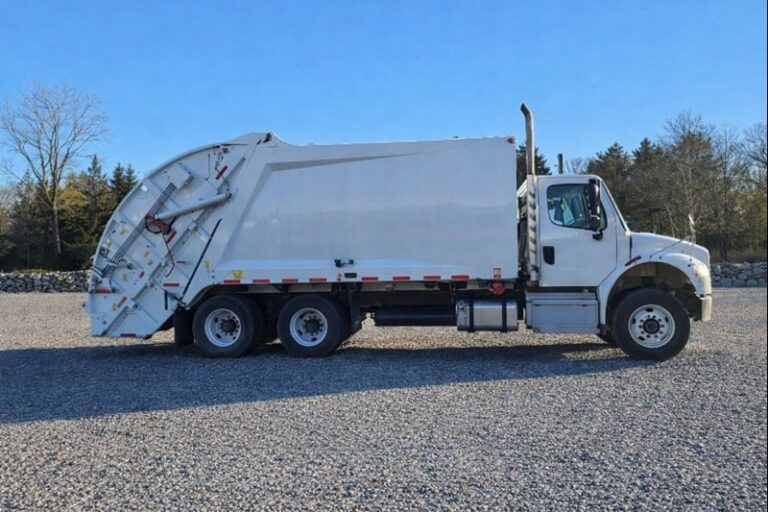 2023 Freightliner M2 106 McNeilus 2516: 3.5HD 25yd Rear Loader 25 Yd Cummins L9 Rear Loader