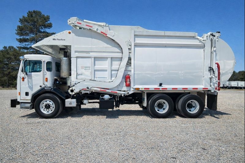 2024 Peterbilt 520 McNeilus 4029: Atlantic Front Loader 40 Yd Paccar MX-11 Front Loader