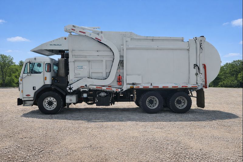 2025 Peterbilt 520 McNeilus 4029: Atlantic Front Loader 40 Yd Paccar MX-11 Front Loader