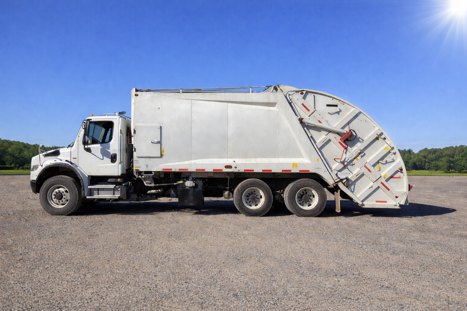 2023 Freightliner M2 106 McNeilus 2516: 3.5HD 25yd Rear Loader 25 Yd Cummins L9 Rear Loader