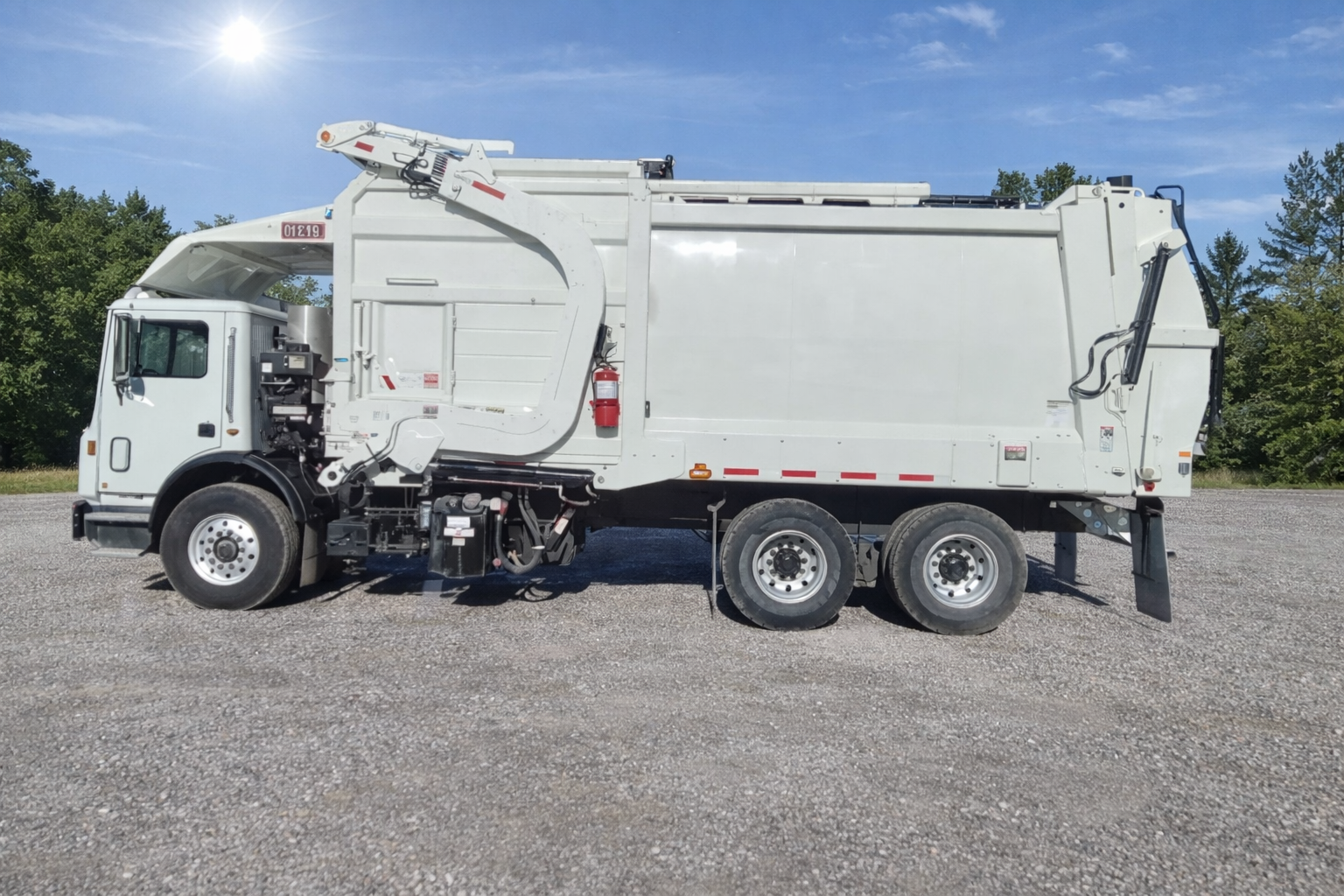 2025 Mack Terrapro 64R Heil Half/Pack 40 Yd Mack MP7 Front Loader