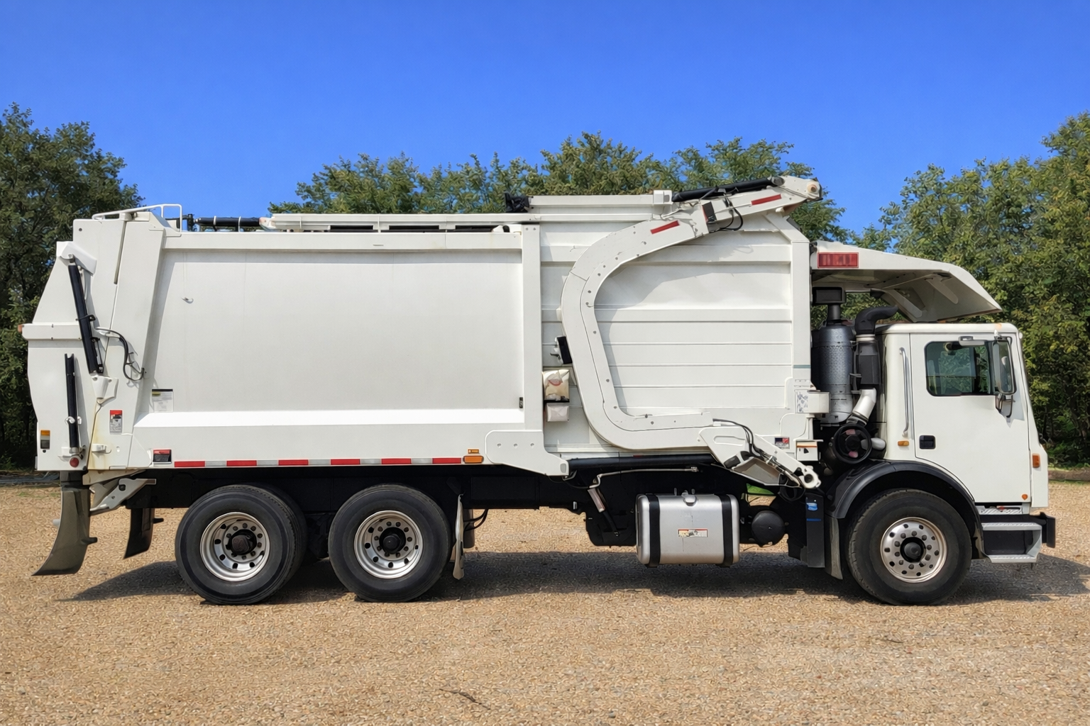 2025 Mack Terrapro 64R Heil Half/Pack 40 Yd Mack MP7 Front Loader