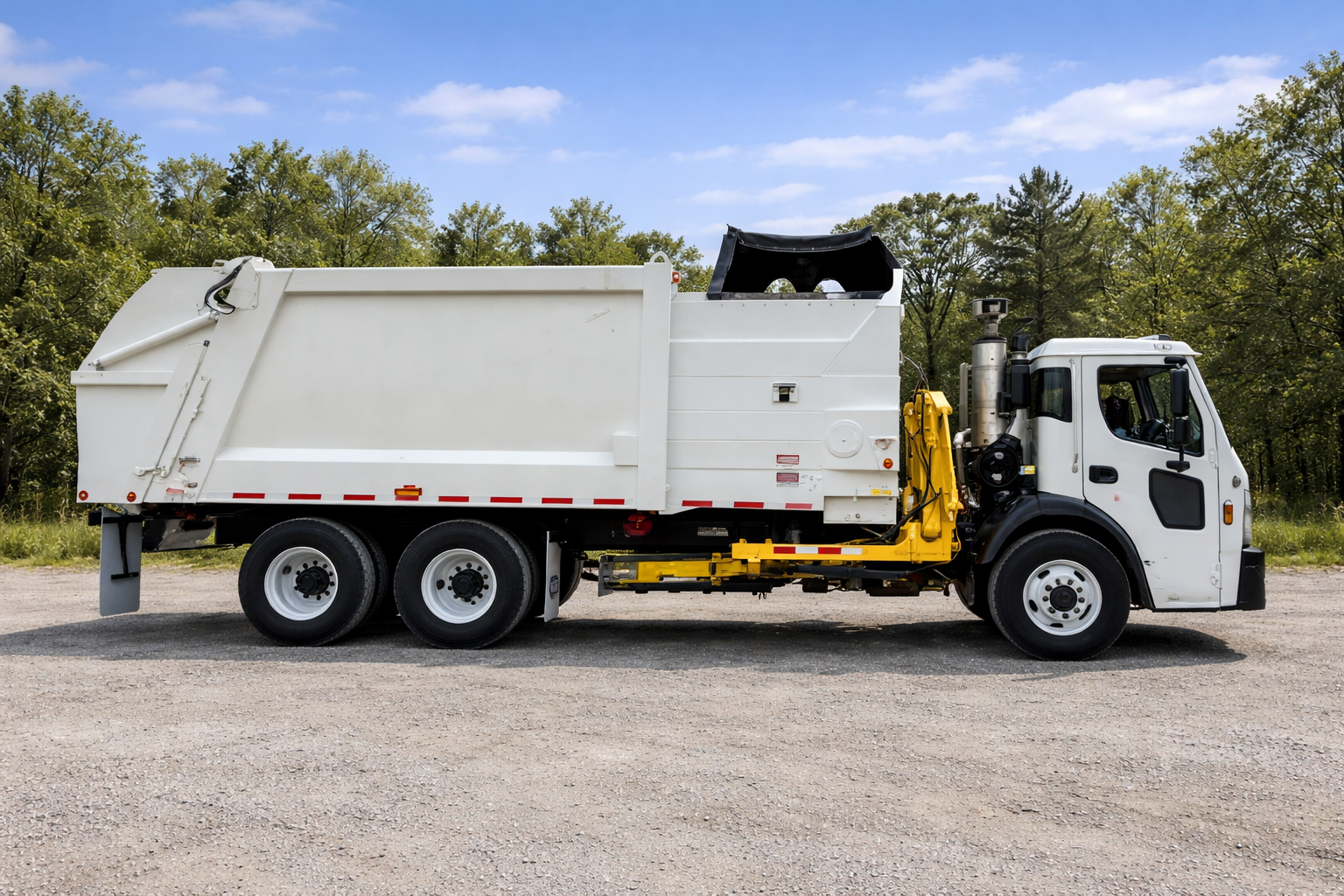 2025 Mack LR 64R Heil DuraPack Python 28 Yd Mack MP7 Side Loader