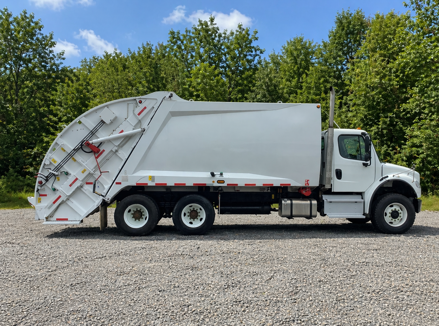 2024 Freightliner M2 106 McNeilus 2516: 3.5HD 25yd Rear Loader 25 Yd Cummins L9 Rear Loader