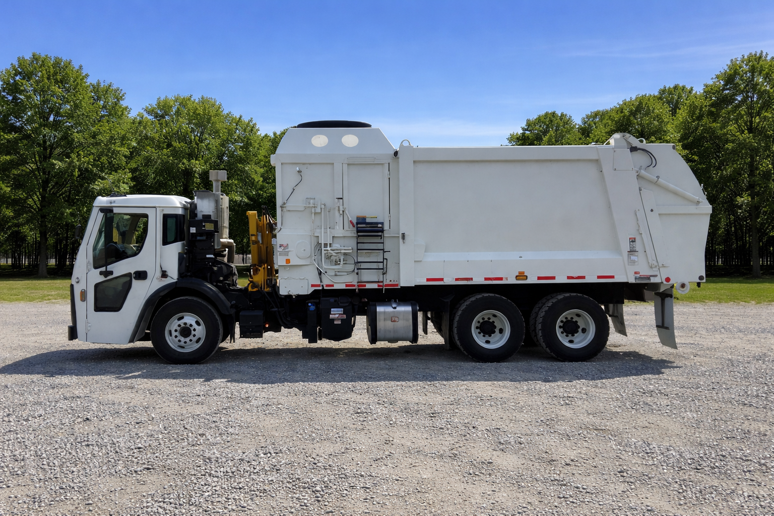 2024 Mack LR 64R Heil DuraPack Python 28 Yd Mack MP7 Side Loader