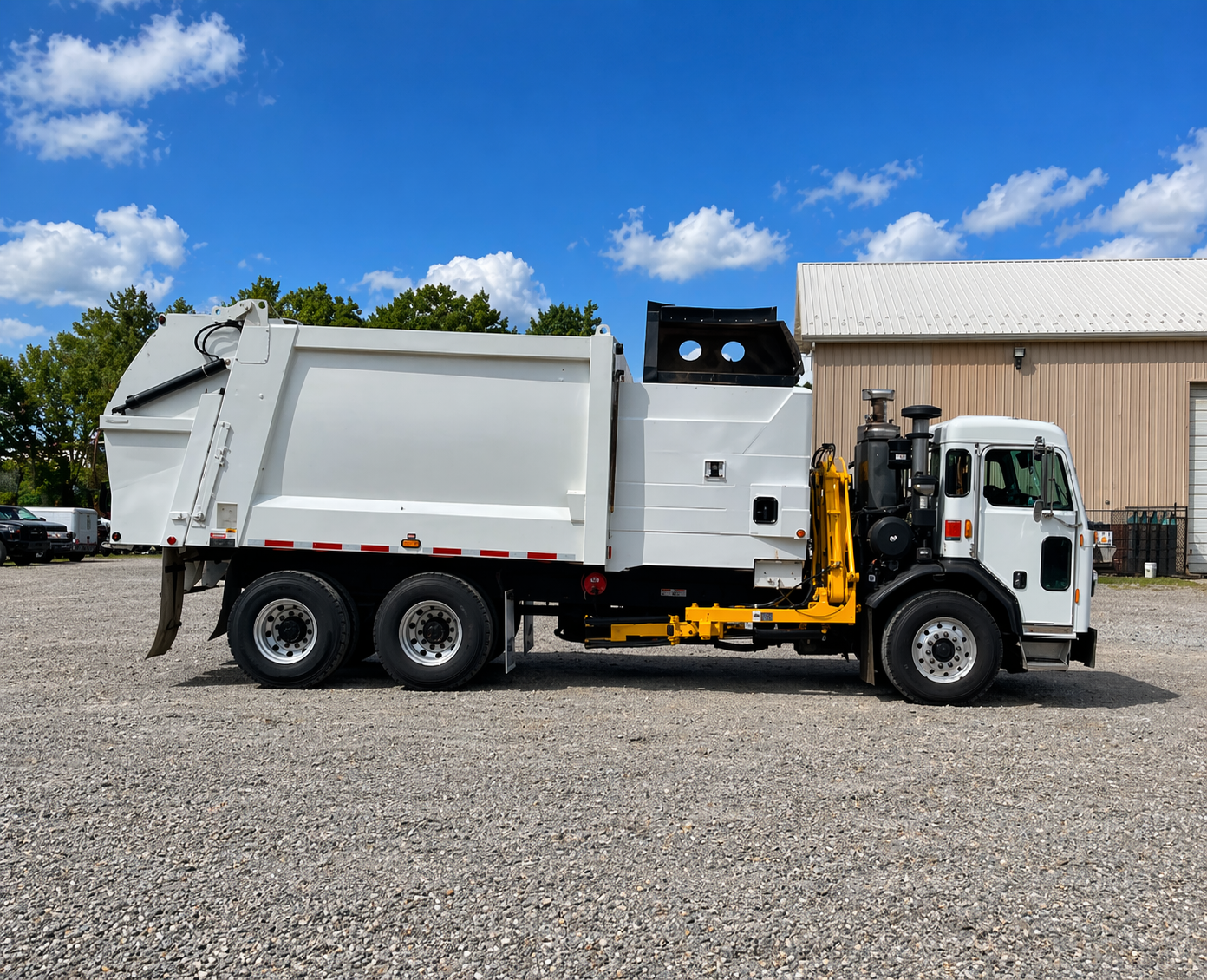 2025 Kenworth L770 Heil DuraPack Python 28 Yd Paccar MX-11 Side Loader