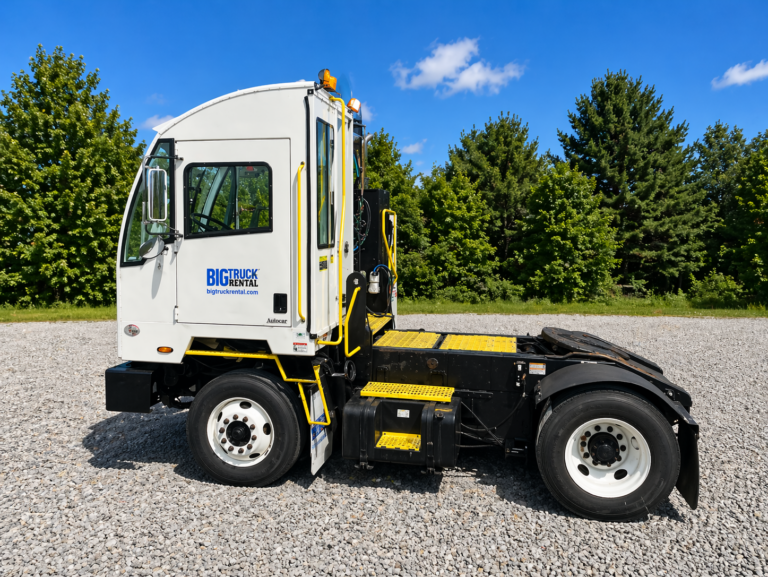 2022 Autocar ACTT42 Autocar ACTT42 N/A Cummins B6.7 Terminal Tractor