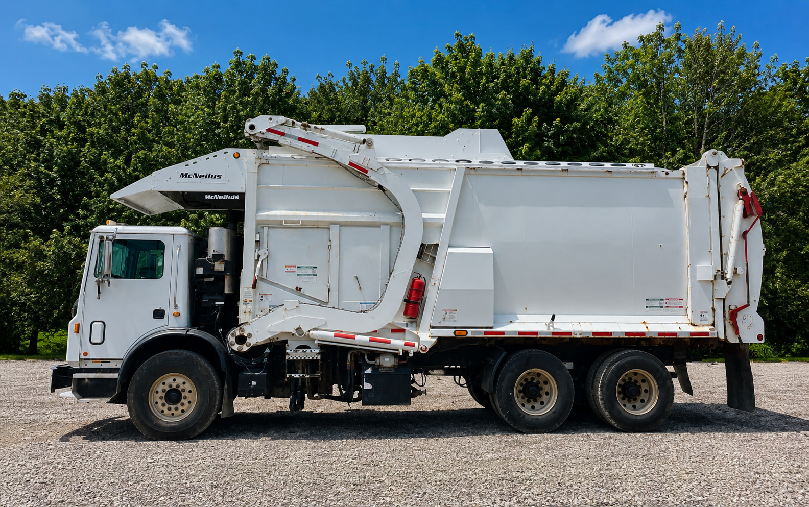 2023 Mack Terrapro 64R McNeilus Meridian 40 Yd Mack MP7 Front Loader