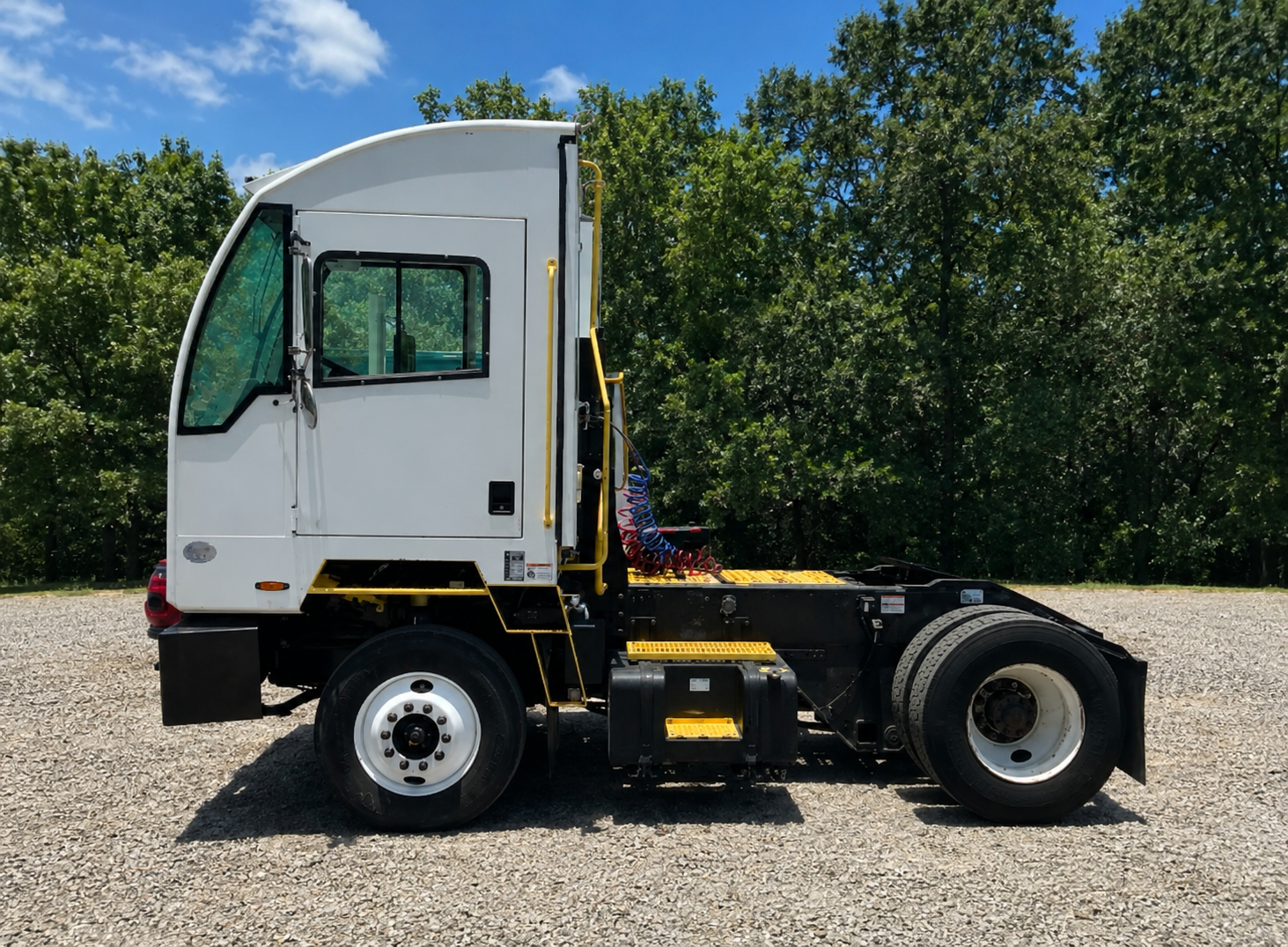 2022 Autocar ACTT42 Autocar ACTT42 N/A Cummins B6.7 Terminal Tractor