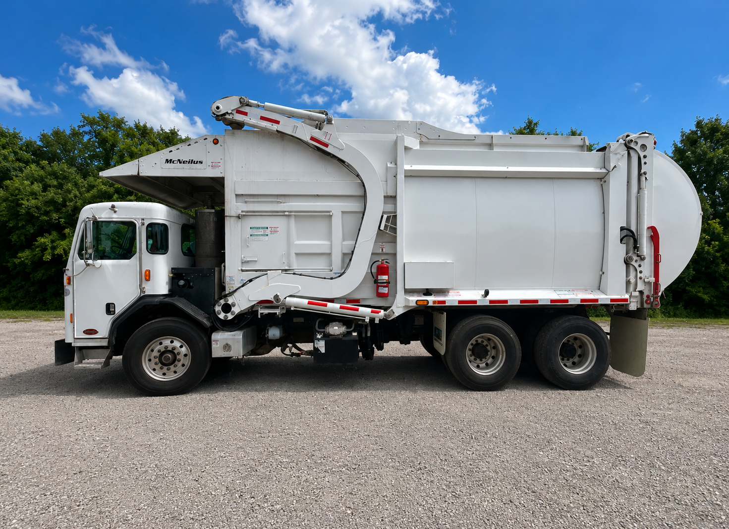 2025 Peterbilt 520 McNeilus 4029: Atlantic Front Loader 40 Yd Paccar MX-11 Front Loader