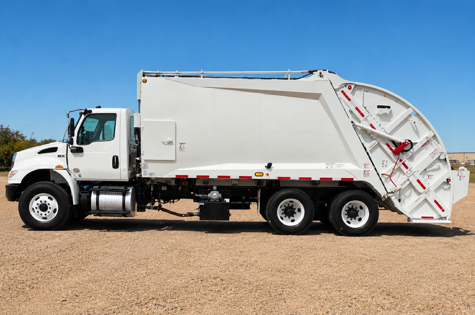 2024 International HV607 McNeilus 2511: HD 25yd Rear Loader 25 Yd Cummins L9 Rear Loader